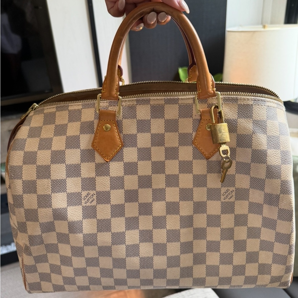Louis Vuitton Damier Azur
Speedy 30